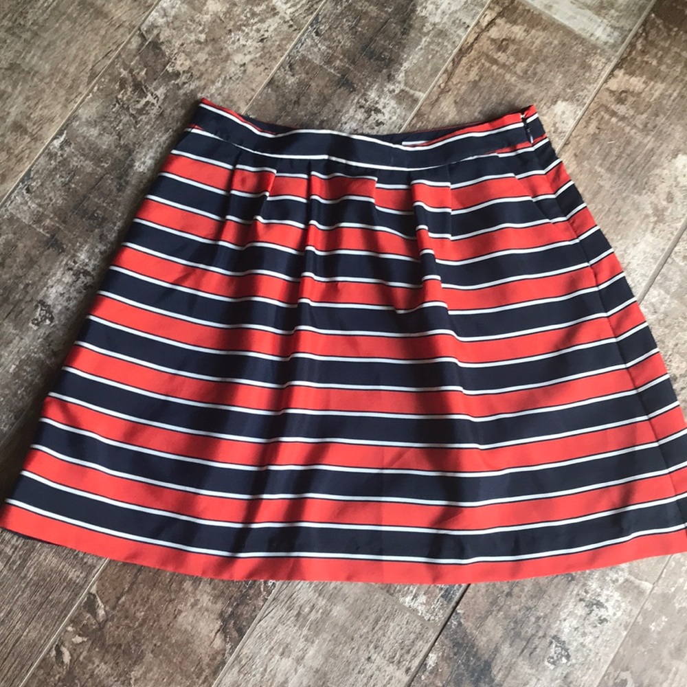Gorgeous silky feel skirt by JCrew size 6